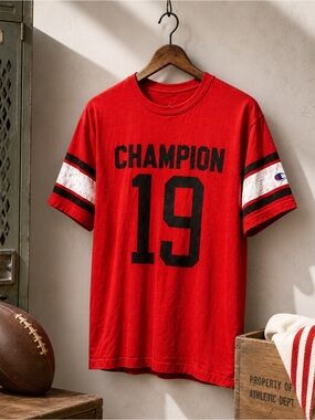 Champion Men’s XL Red Varsity Football Graphic T-Shirt #19